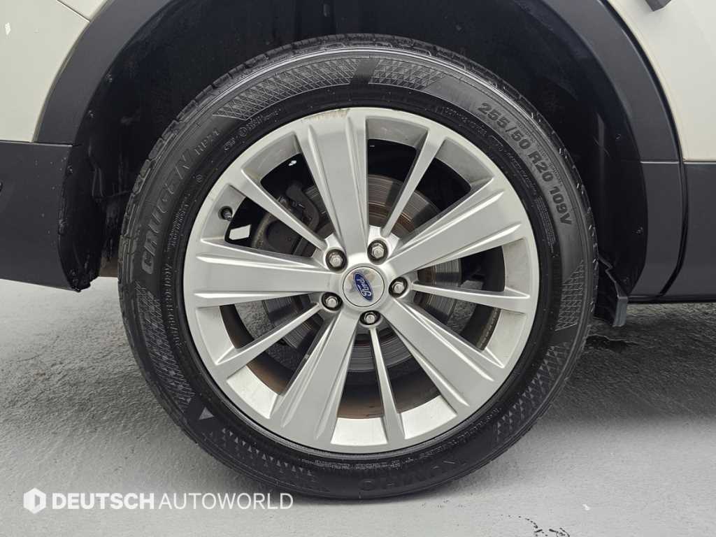 Ford Explorer — photo 05