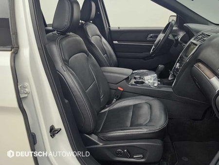 Ford Explorer — photo 10