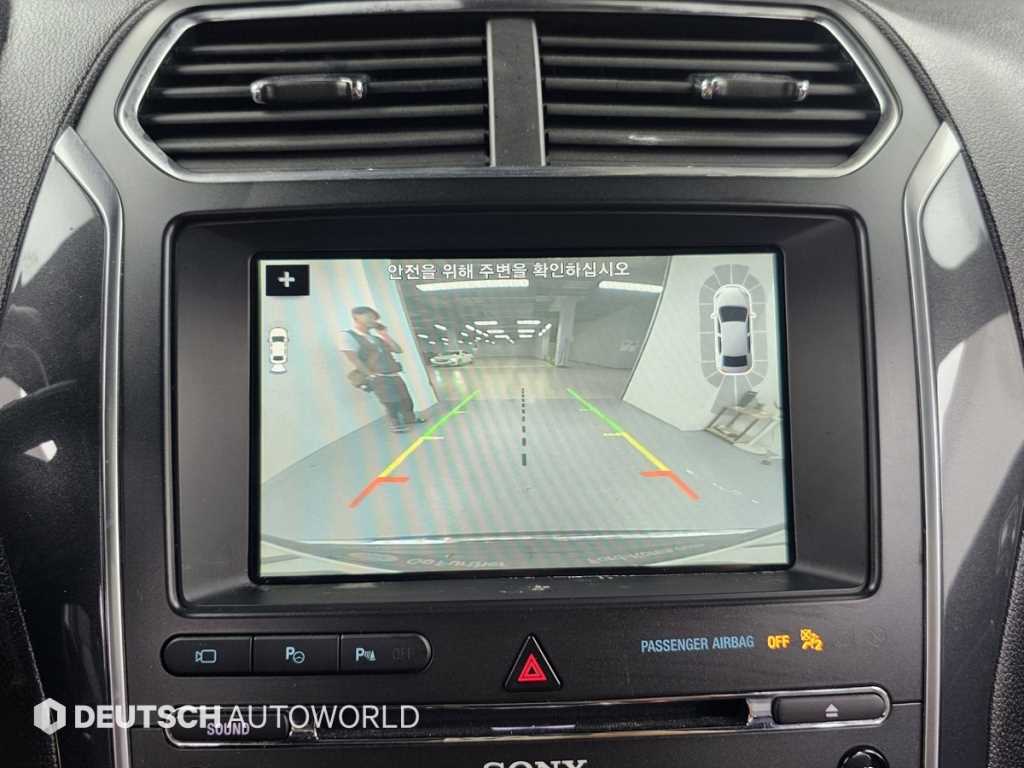 Ford Explorer — photo 15