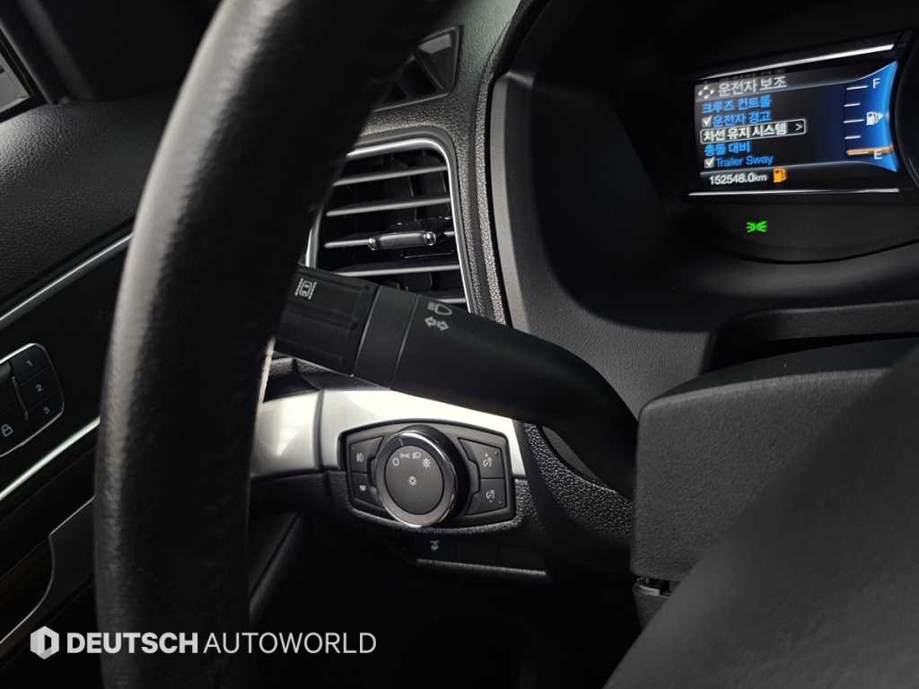 Ford Explorer — photo 17