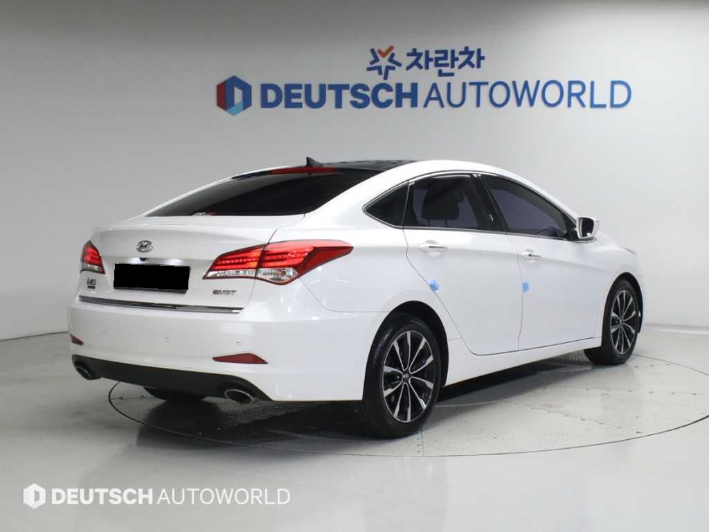 Hyundai i40 — photo 02
