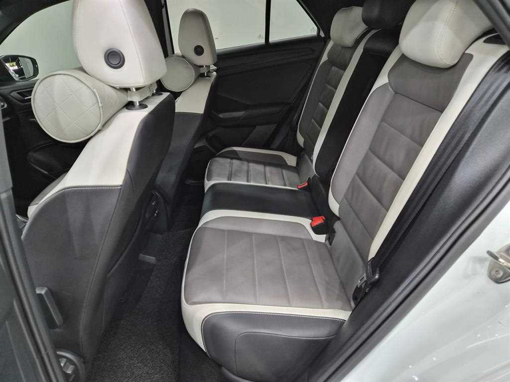 Volkswagen T-Roc — photo 07