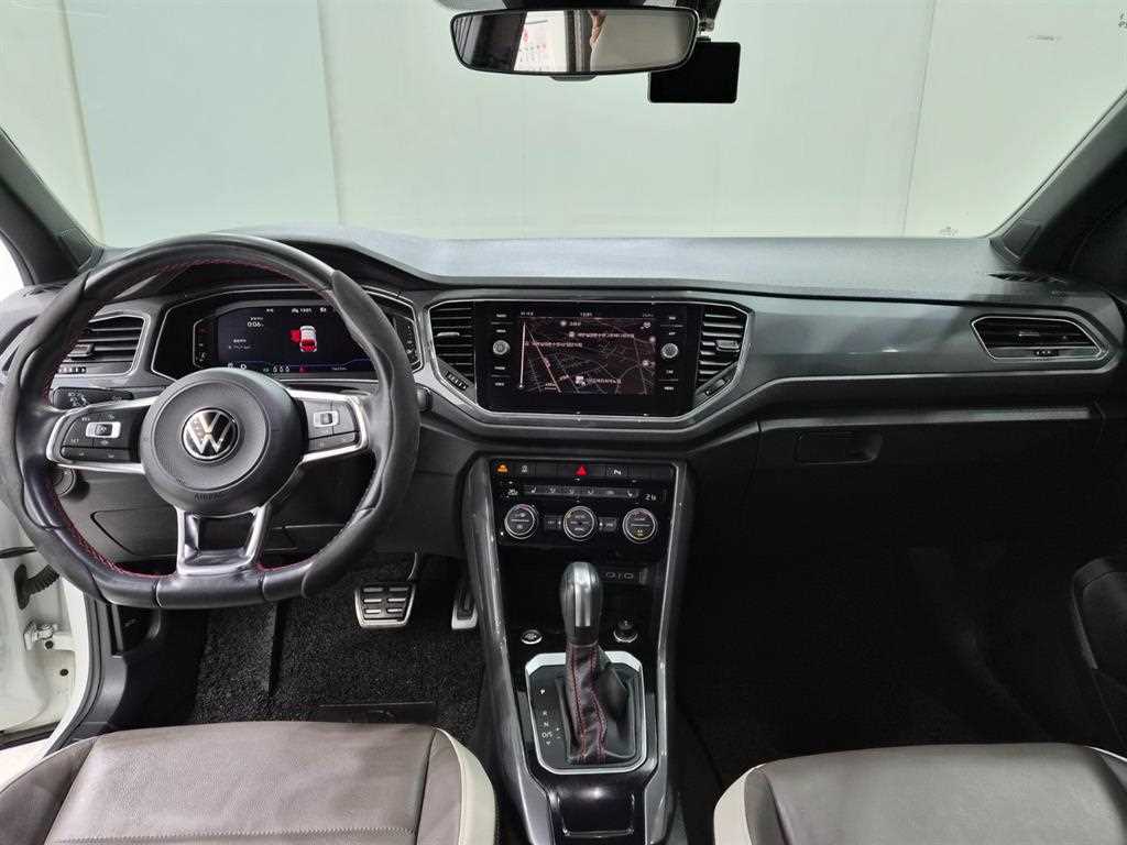 Volkswagen T-Roc — photo 08