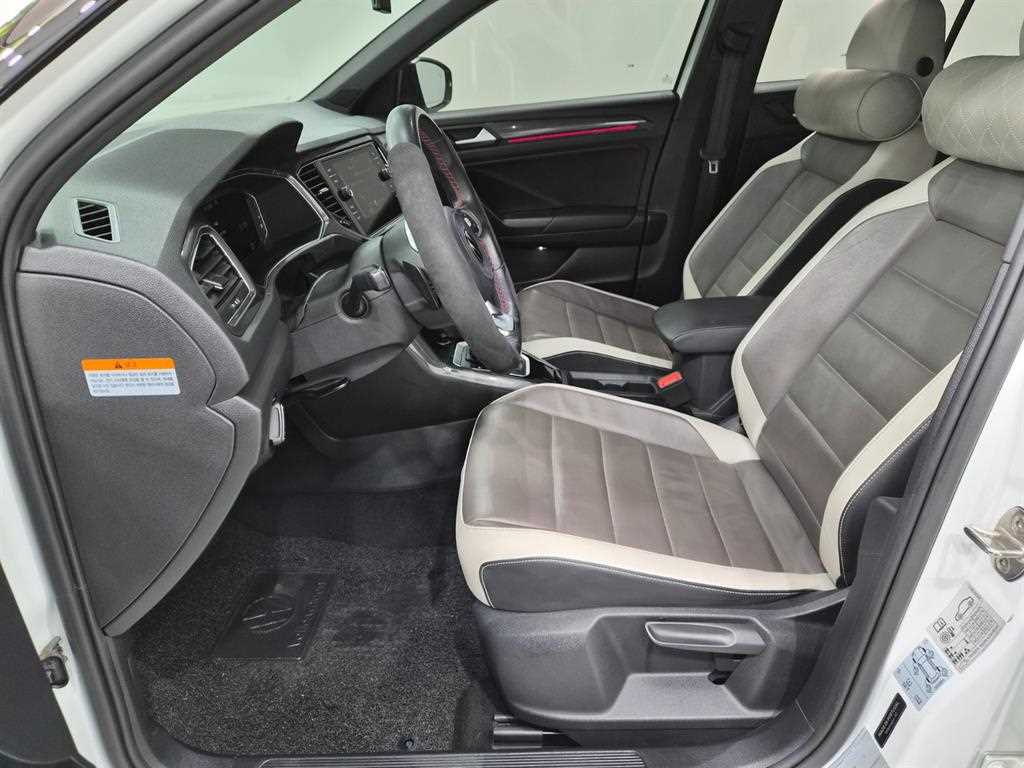 Volkswagen T-Roc — photo 10
