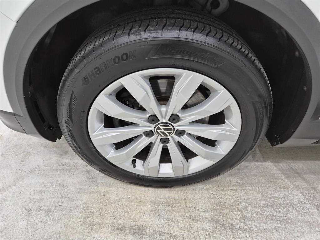 Volkswagen T-Roc — photo 16