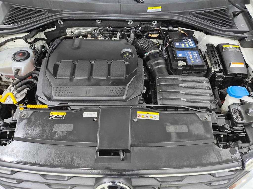 Volkswagen T-Roc — photo 17