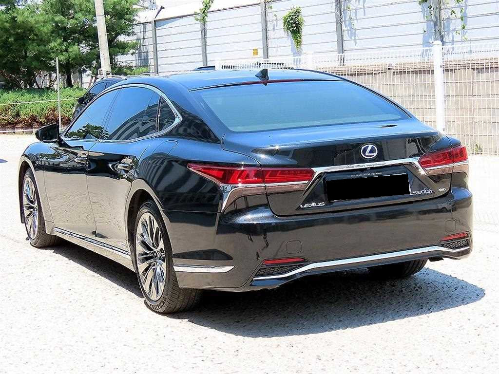 Lexus LS — photo 03