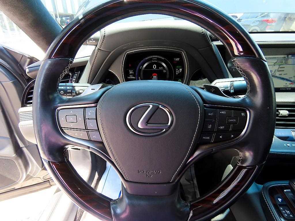 Lexus LS — photo 08
