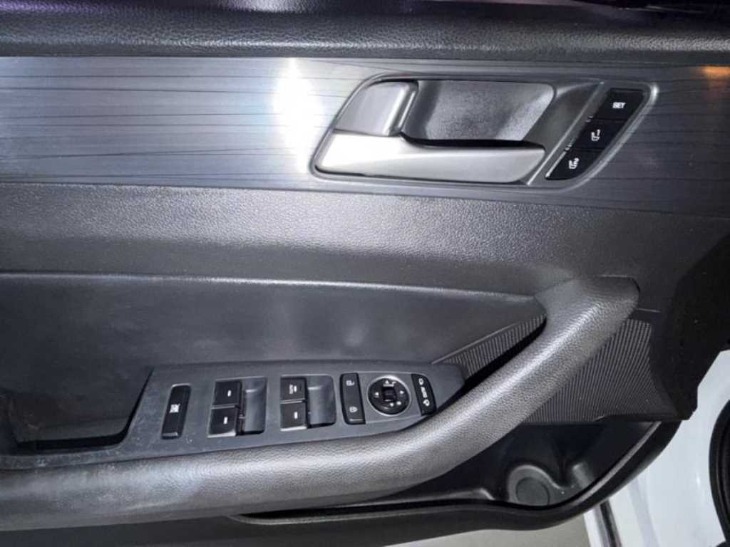 Hyundai Sonata — photo 14