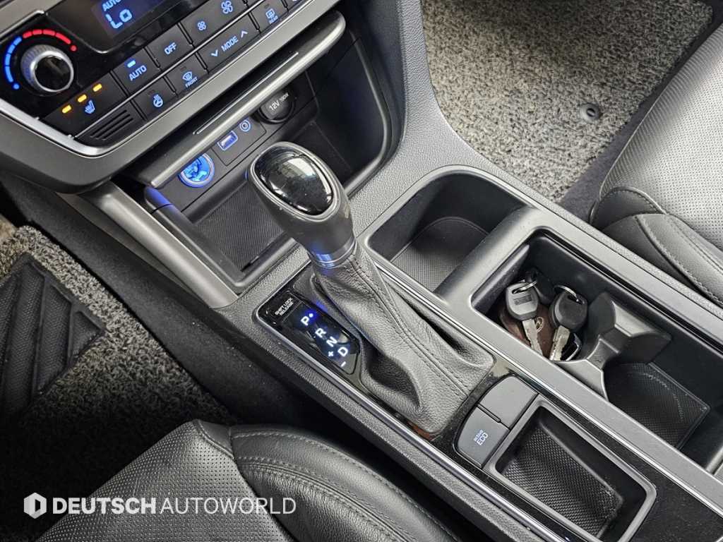 Hyundai Sonata — photo 09
