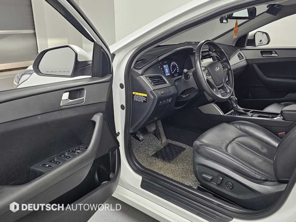 Hyundai Sonata — photo 11