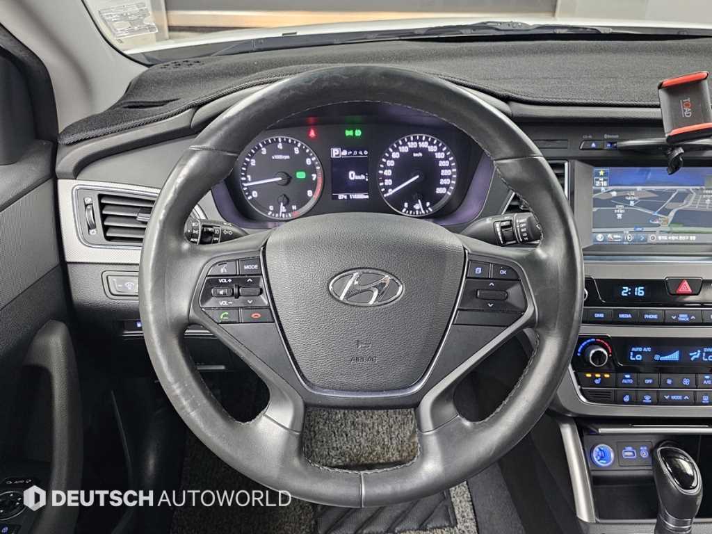 Hyundai Sonata — photo 13