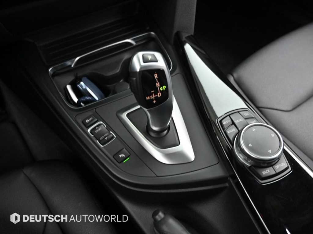 BMW 3-Series — photo 09