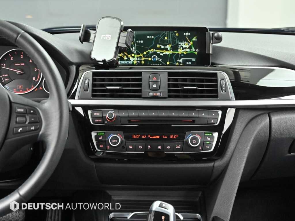 BMW 3-Series — photo 14