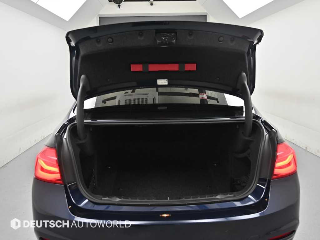 BMW 3-Series — photo 19