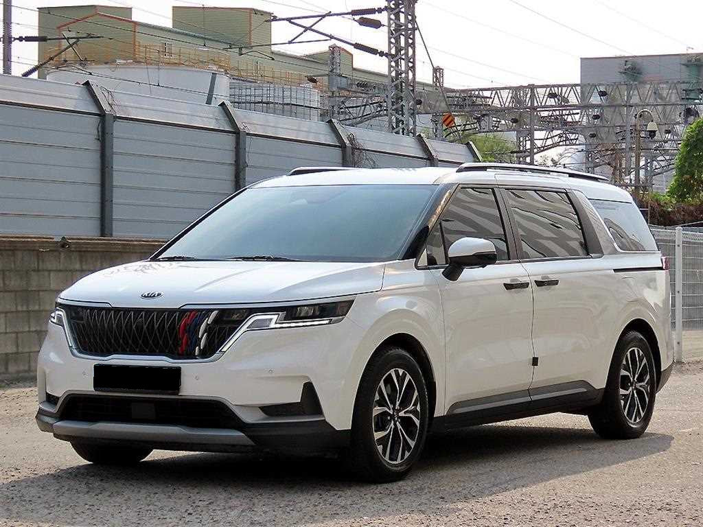 Kia Carnival — photo 02