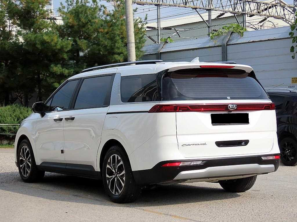 Kia Carnival — photo 03