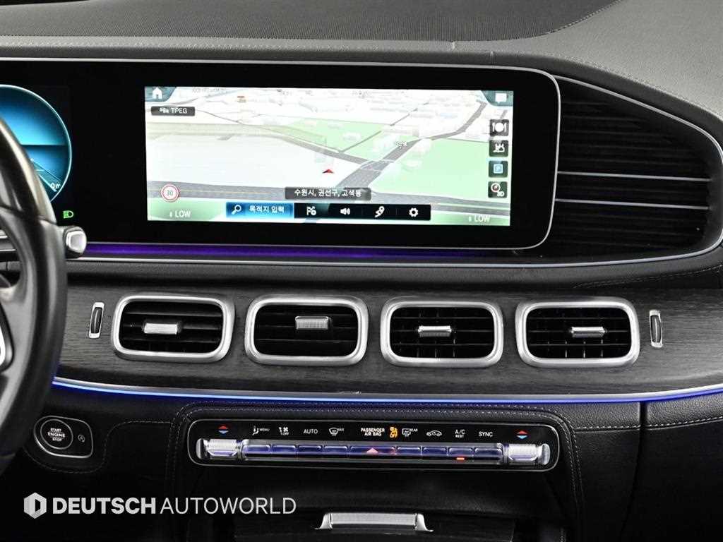 Mercedes-Benz GLS-Class — photo 14