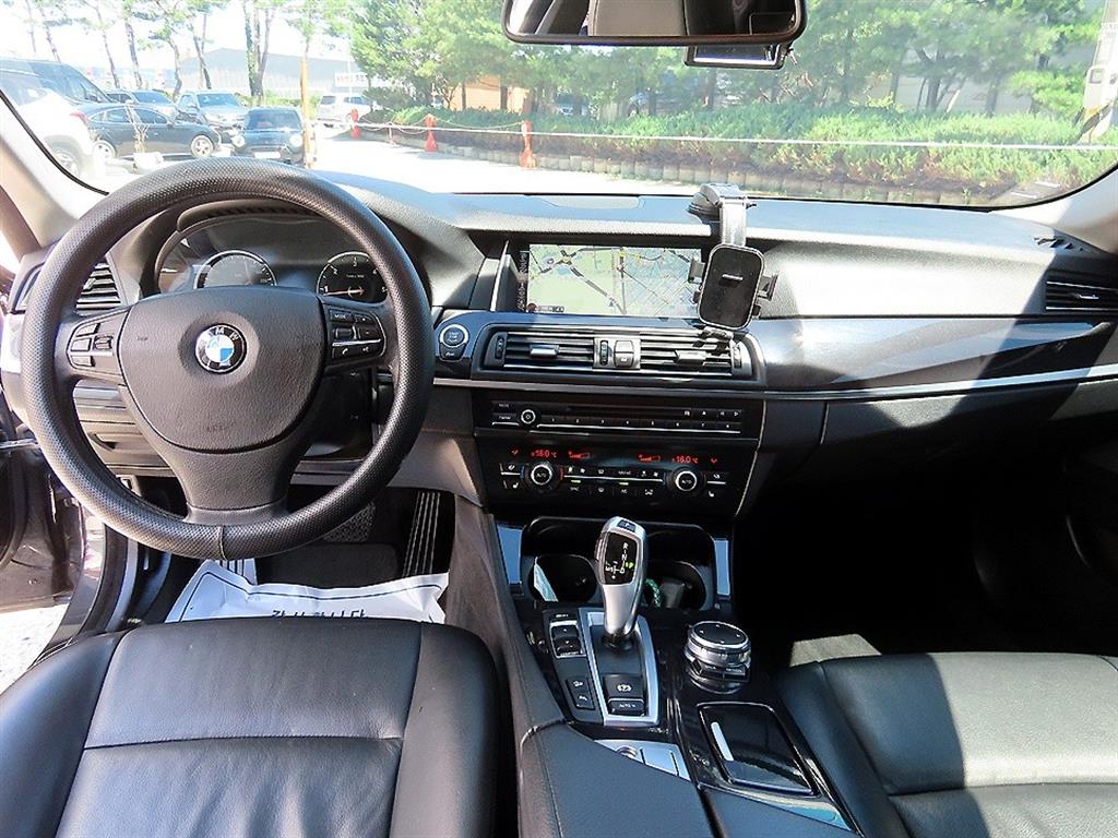 BMW 5-Series — photo 07