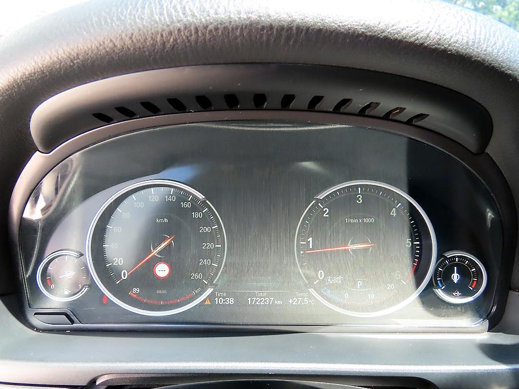 BMW 5-Series — photo 09