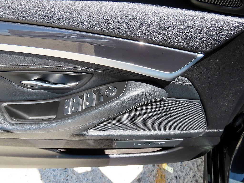 BMW 5-Series — photo 12