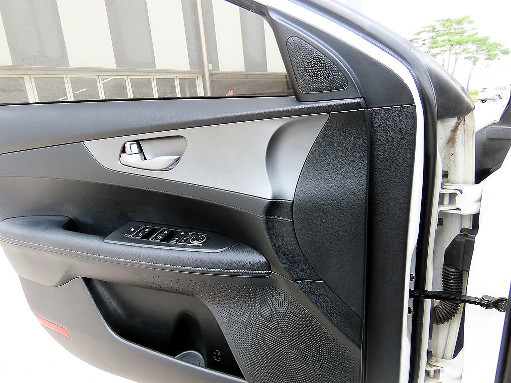 Kia K3 — photo 11