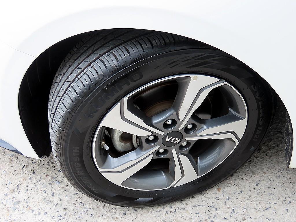 Kia K3 — photo 20