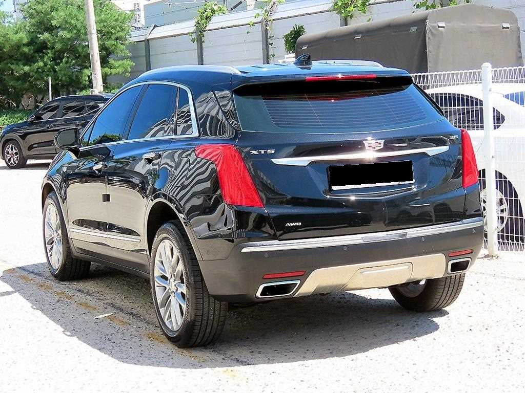 Cadillac XT5 — photo 03
