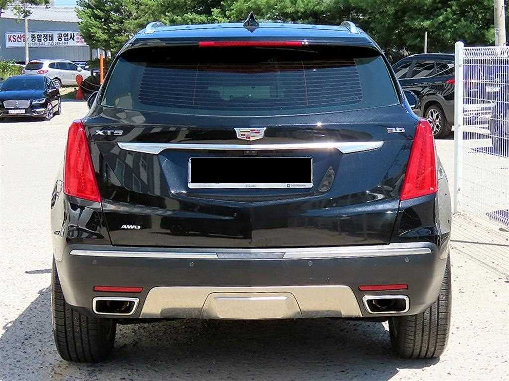 Cadillac XT5 — photo 04