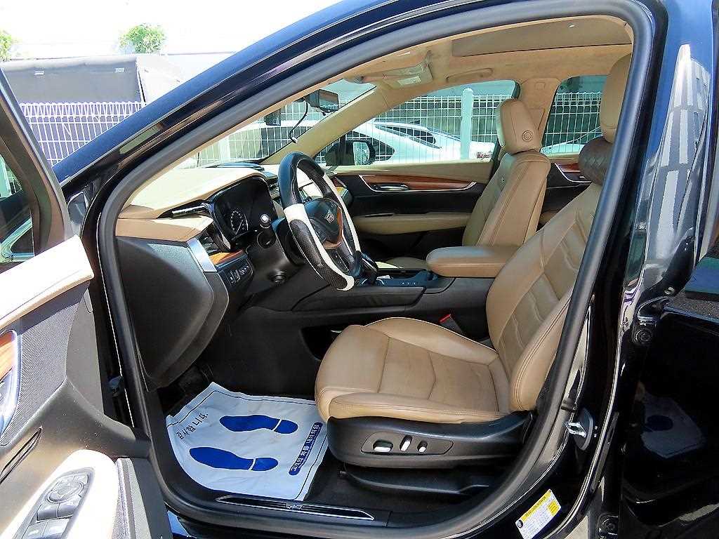 Cadillac XT5 — photo 05