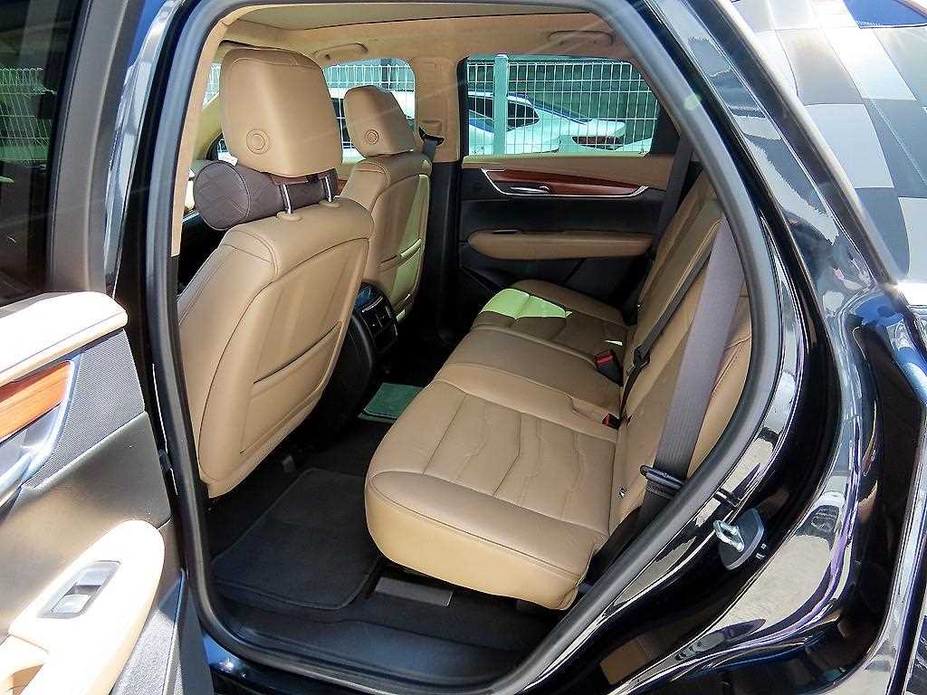 Cadillac XT5 — photo 06