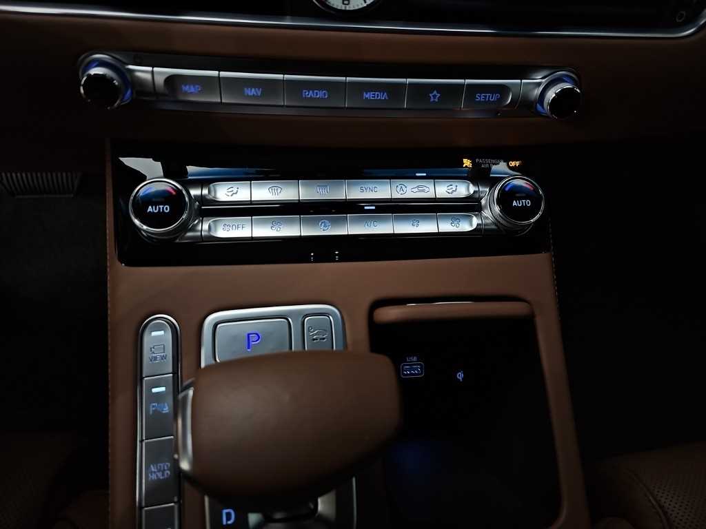 Genesis G90 — photo 10