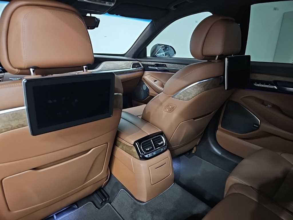 Genesis G90 — photo 13