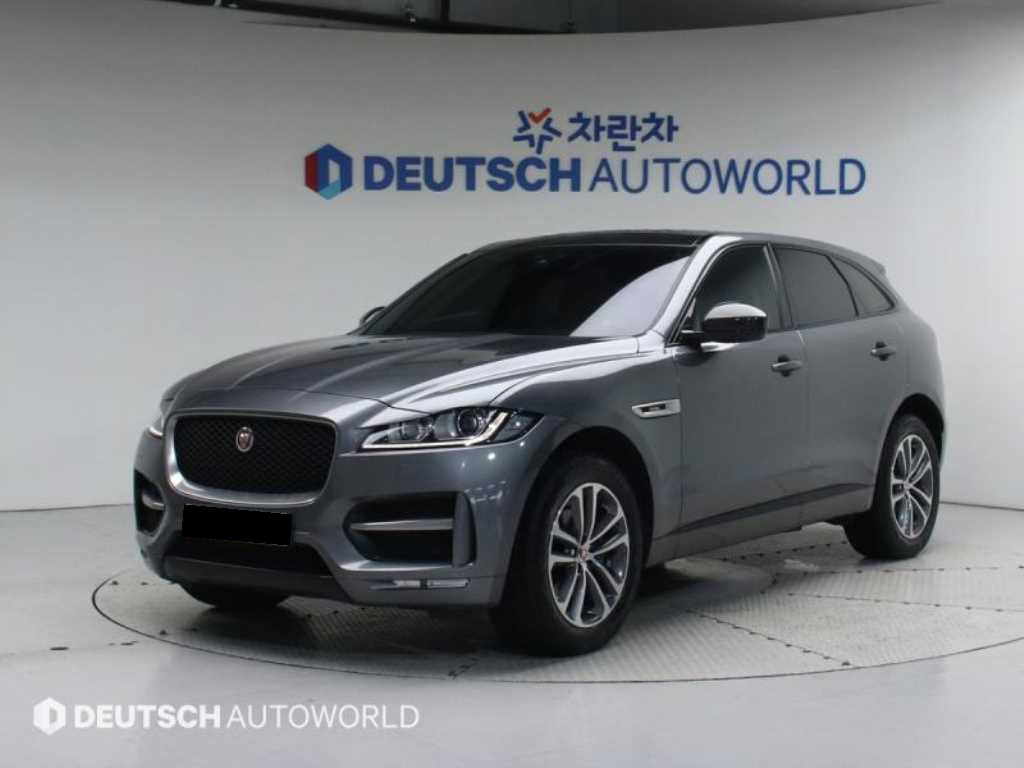 Jaguar F-PACE — photo 01