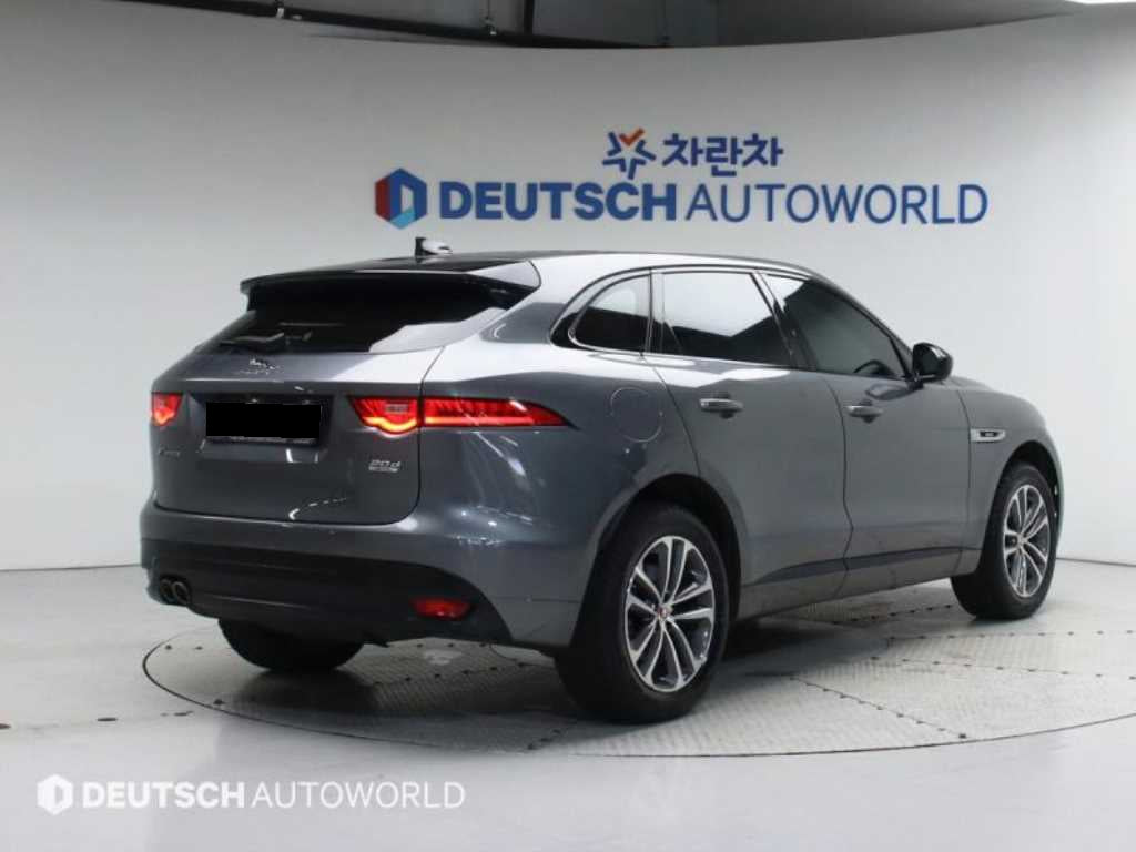 Jaguar F-PACE — photo 02