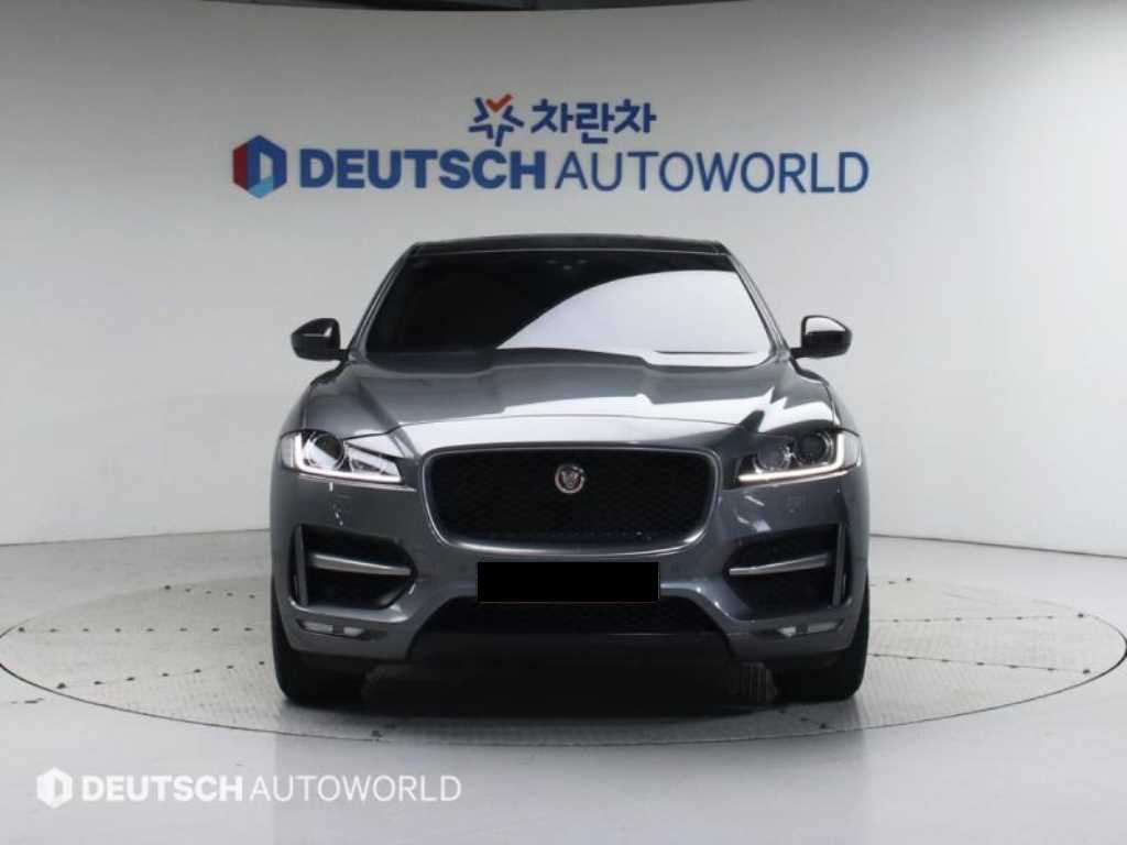 Jaguar F-PACE — photo 03