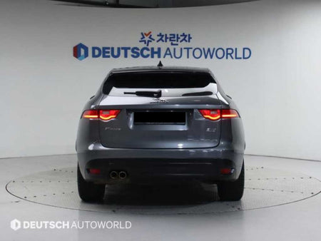 Jaguar F-PACE — photo 04