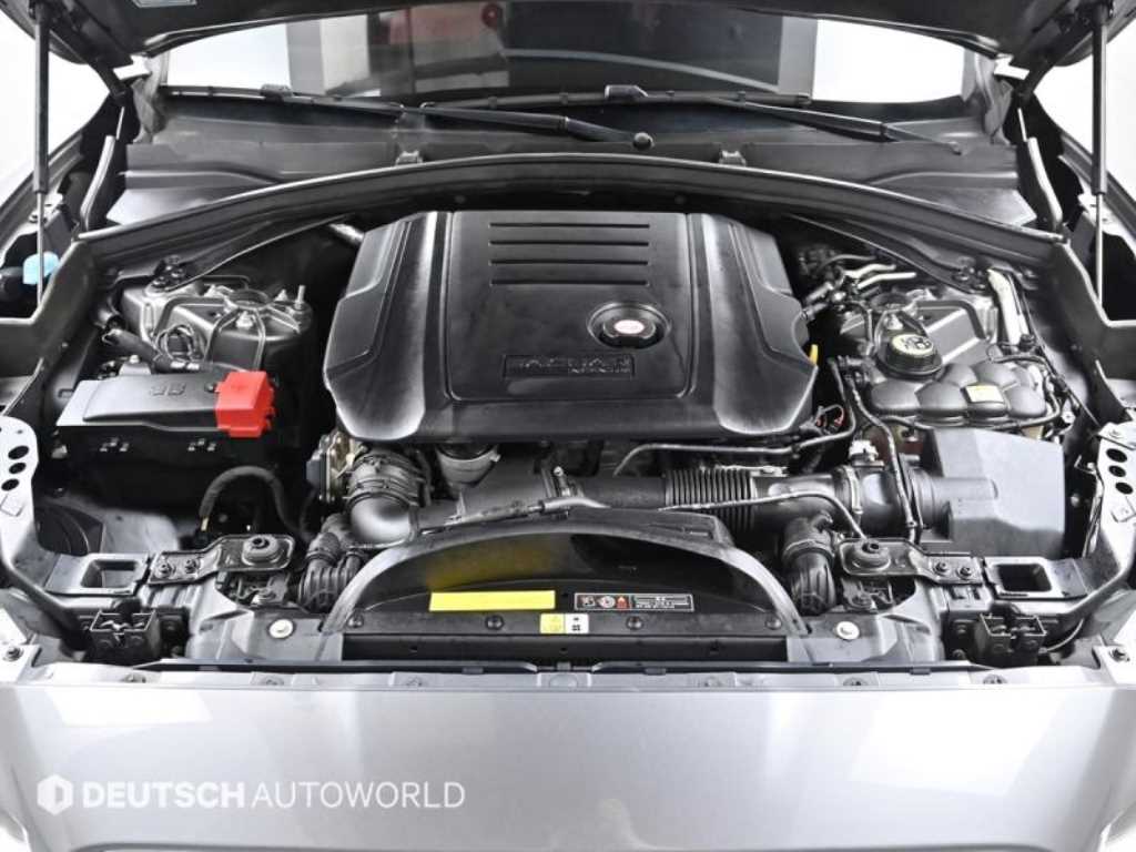 Jaguar F-PACE — photo 06