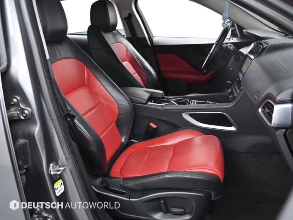 Jaguar F-PACE — photo 10