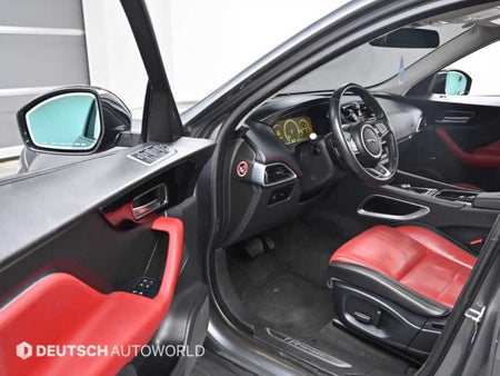 Jaguar F-PACE — photo 11