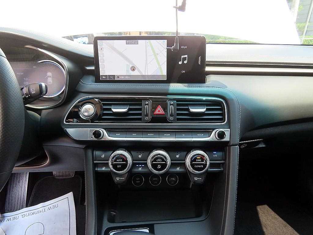 Genesis G70 — photo 12