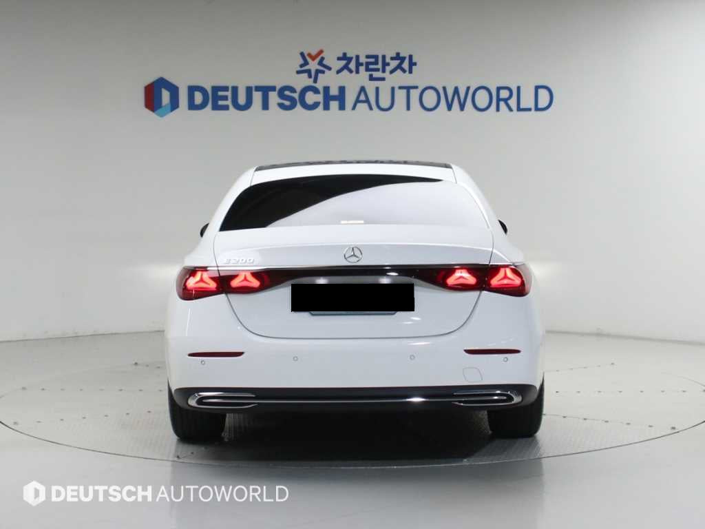 Mercedes-Benz E-Class — photo 04