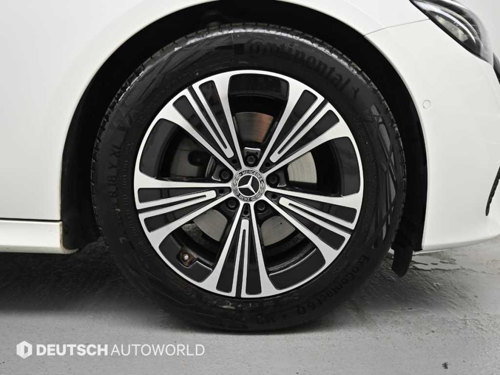 Mercedes-Benz E-Class — photo 05