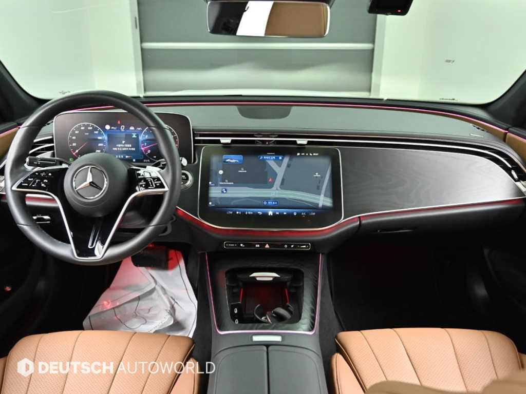 Mercedes-Benz E-Class — photo 07