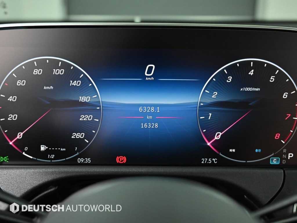 Mercedes-Benz E-Class — photo 08