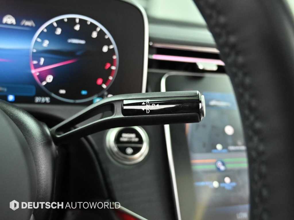 Mercedes-Benz E-Class — photo 09