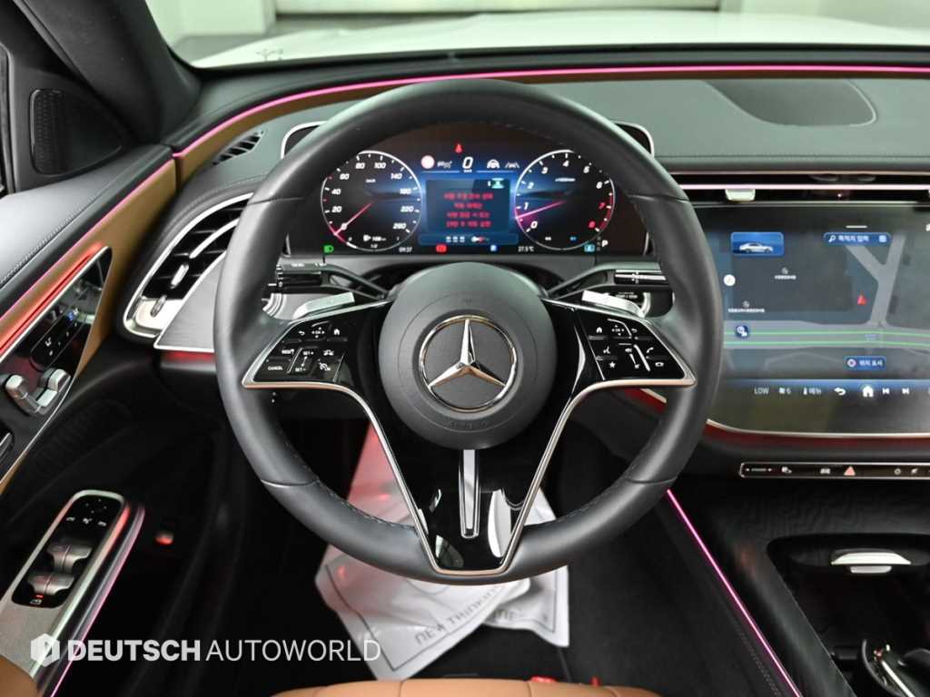 Mercedes-Benz E-Class — photo 13
