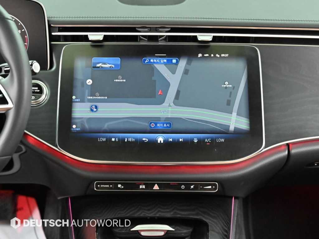 Mercedes-Benz E-Class — photo 14