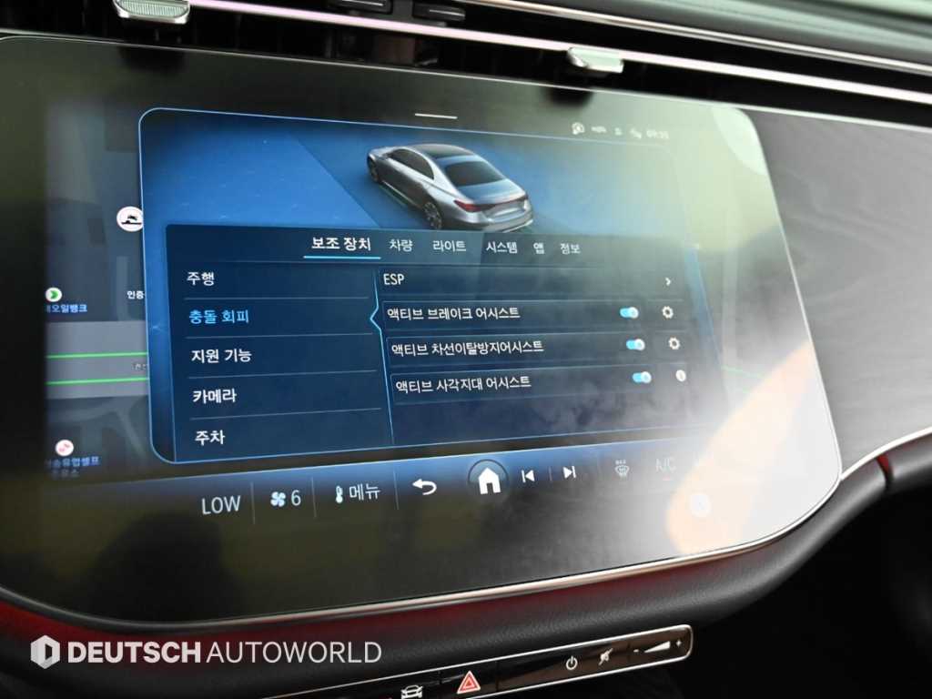 Mercedes-Benz E-Class — photo 17