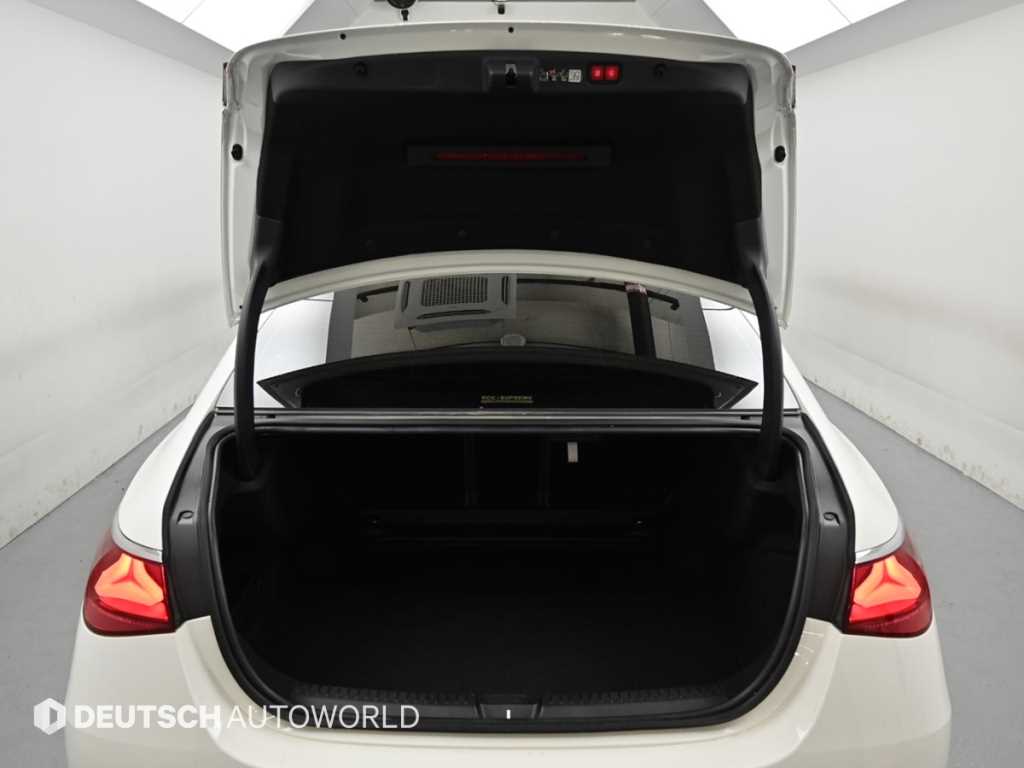 Mercedes-Benz E-Class — photo 19